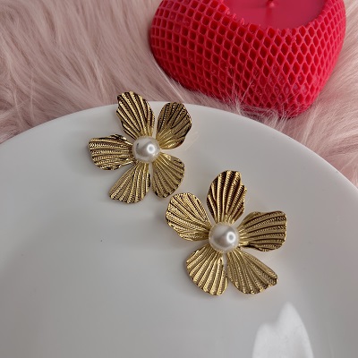 Chunky Pearl Flower earrings